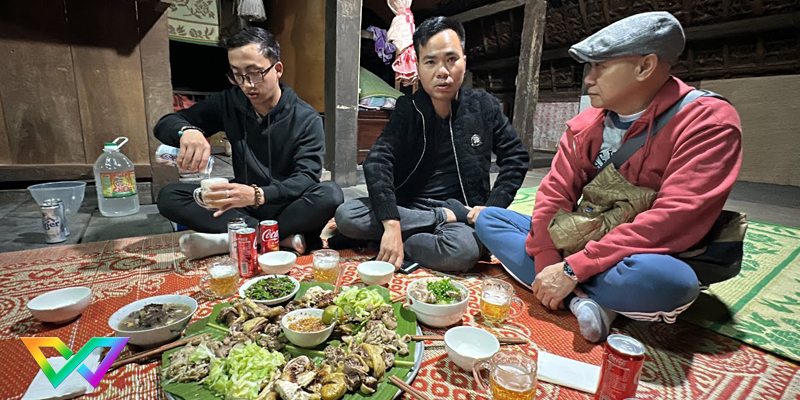 mo-thay-khach-quy-den-nha-la-diem-bao-gi